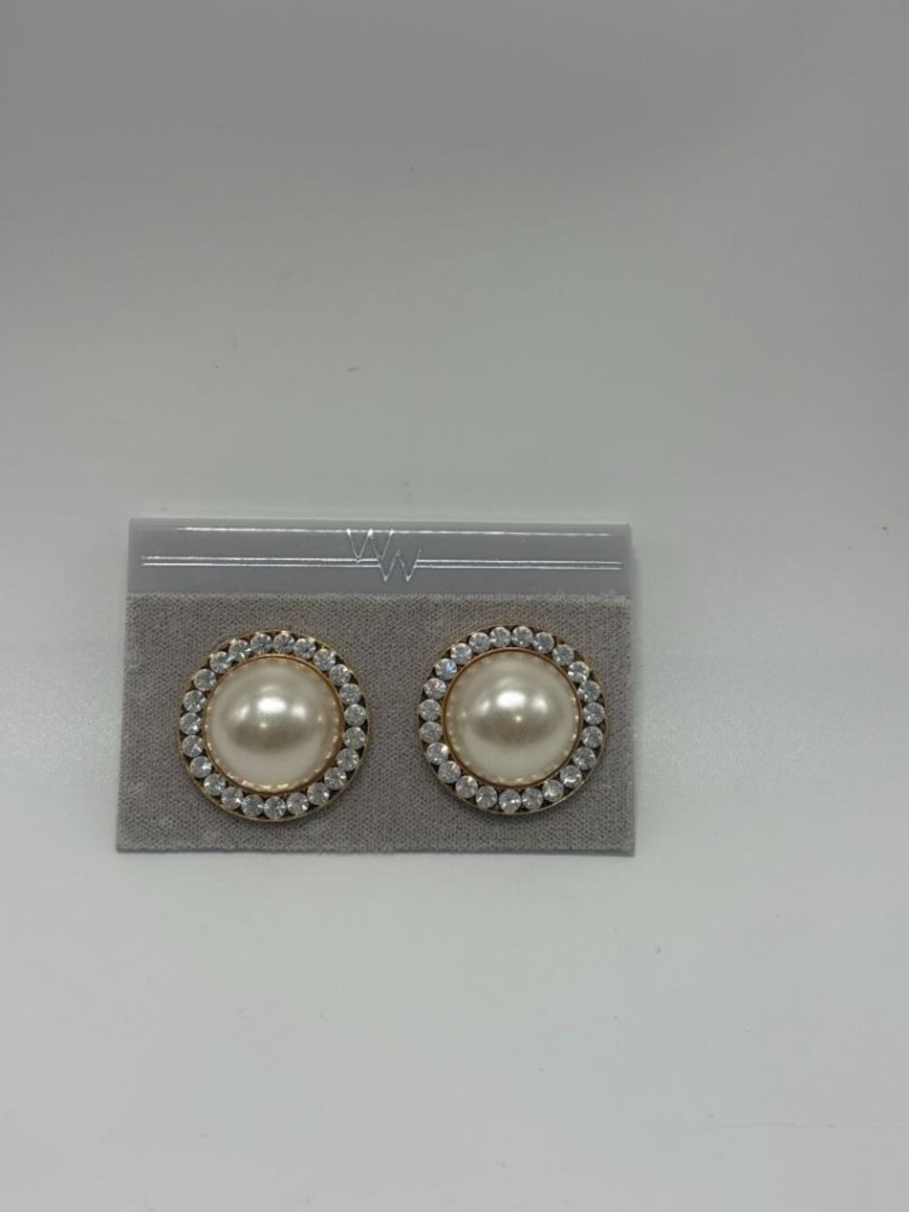 WW Vintage Gold Tone Faux Pearl Cabochon Clip On Earrings